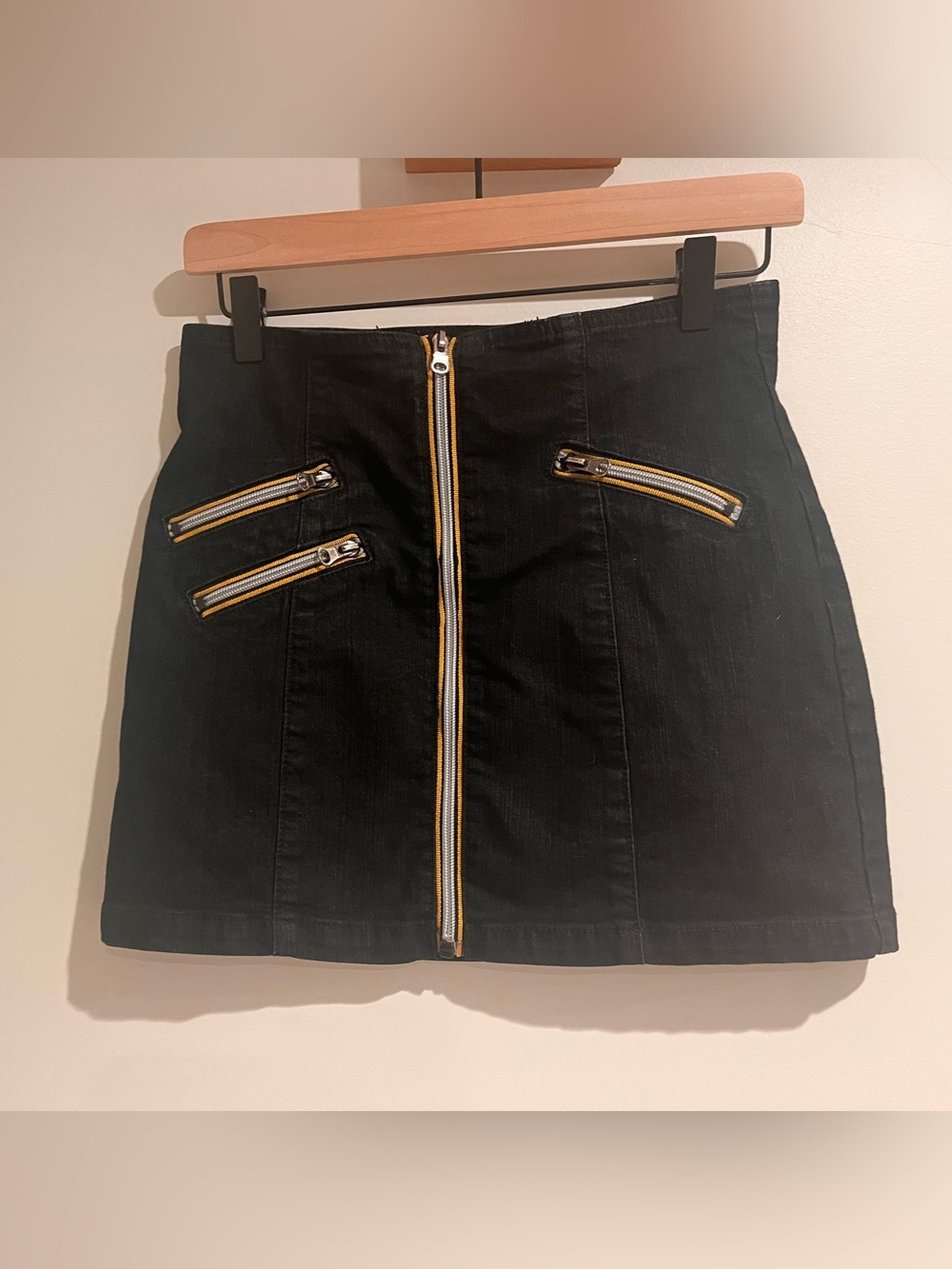 Carmar Los Angeles Denim Zippered Skirt 25 Black Mini Yellow